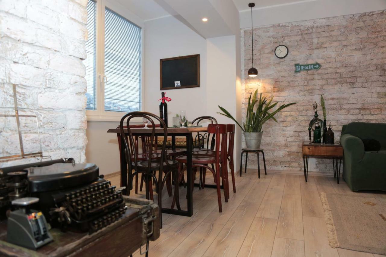 Cinema Courtyard Apartment ซาราเยโว ภายนอก รูปภาพ